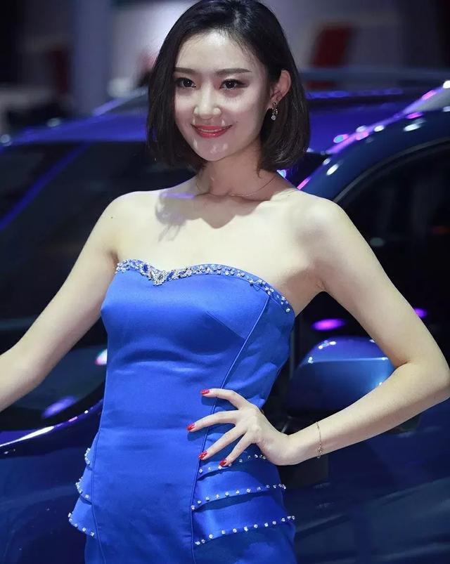 2018车模来了北京定制车模服装 也太显眼了吧